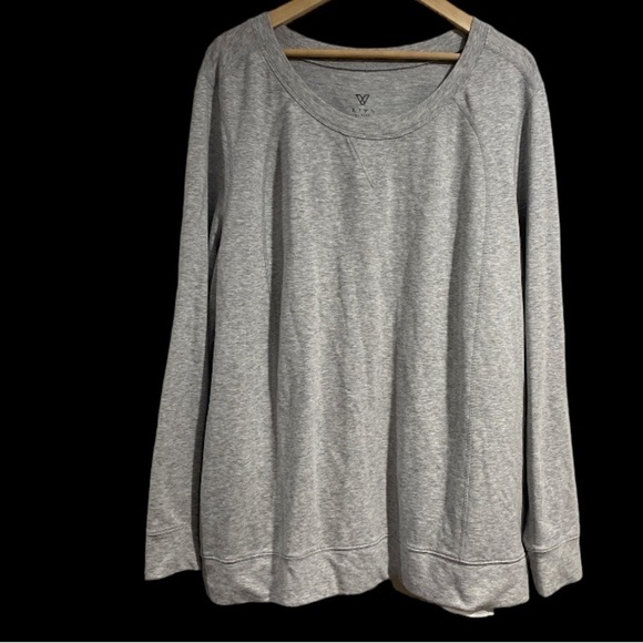 Livi active shirt sweatshirt like with pleated‎ back detail has stretch 26 28 sz - Picture 2 of 5